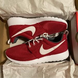 Nike Rosh One GS Size 6Y